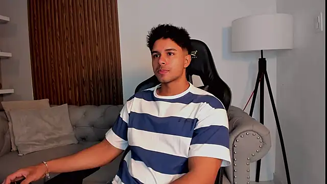 Snapshot of liam_collins21 chatting on September 13, 11:32 am liam collins21 online show from September 13, 11:32 am