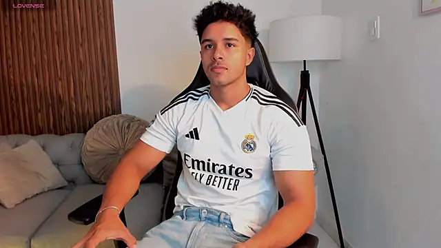 Snapshot of liam_collins21 chatting on September 16, 11:44 am liam collins21 online show from September 16, 11:44 am