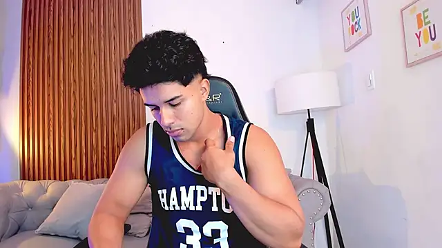 Snapshot of liam_collins21 chatting on November 1, 11:56 am liam collins21 online show from November 1, 11:56 am