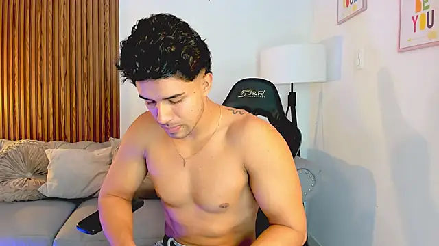 Snapshot of liam_collins21 chatting on November 4, 11:53 am liam collins21 online show from November 4, 11:53 am