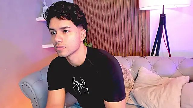 Snapshot of liam_collins21 chatting on November 24, 11:54 am liam collins21 online show from November 24, 11:54 am