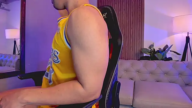 Snapshot of liam_collins21 chatting on December 17, 11:49 am liam collins21 online show from December 17, 11:49 am