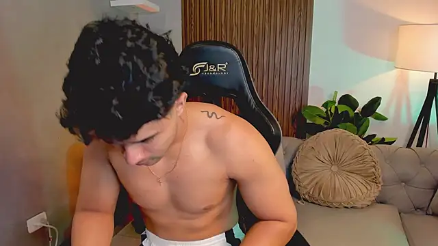 Snapshot of liam_collins21 chatting on December 20, 11:50 am liam collins21 online show from December 20, 11:50 am