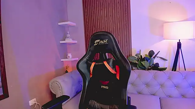 Snapshot of liam_collins21 chatting on December 22, 12:02 pm liam collins21 online show from December 22, 12:02 pm