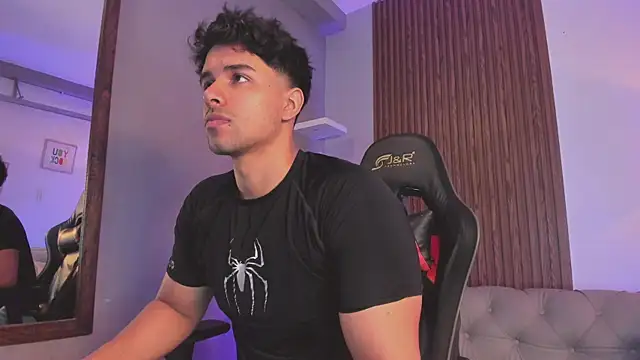 Snapshot of liam_collins21 chatting on January 8, 11:56 am liam collins21 online show from January 8, 11:56 am