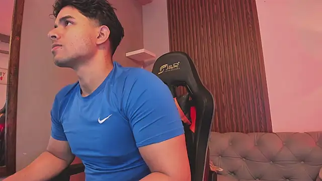 Snapshot of liam_collins21 chatting on January 13, 11:59 am liam collins21 online show from January 13, 11:59 am