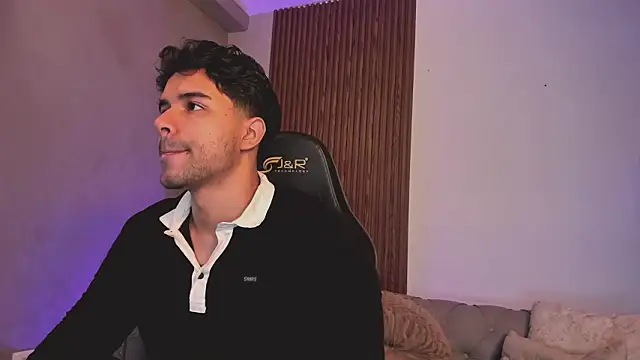 Snapshot of liam_collins21 chatting on February 4, 11:49 am liam collins21 online show from February 4, 11:49 am