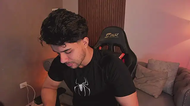 Snapshot of liam_collins21 chatting on February 15, 11:41 am liam collins21 online show from February 15, 11:41 am