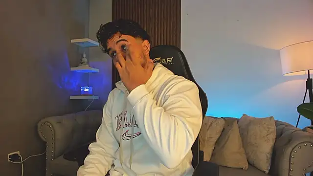 Snapshot of liam_collins21 chatting on February 25, 12:15 pm liam collins21 online show from February 25, 12:15 pm