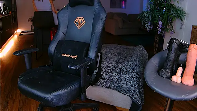 GoddessElizabethX online show from April 12, 6:46 pm