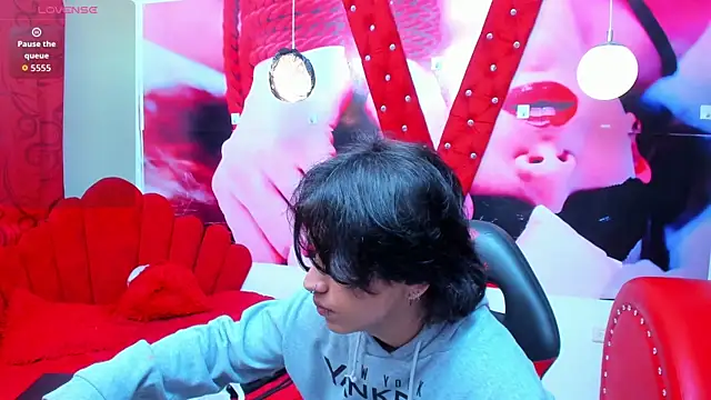 alex 477 online show from March 31, 11:32 am