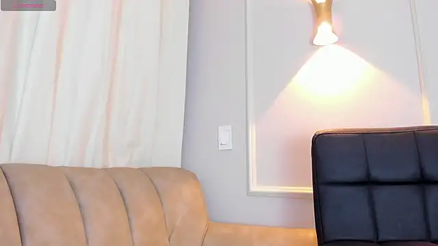 Lia walton online show from January 11, 12:07 pm