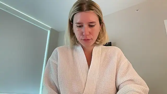 Snapshot of xoxoxjenn chatting on July 9, 1:37 pm xoxoxjenn online show from July 9, 1:37 pm