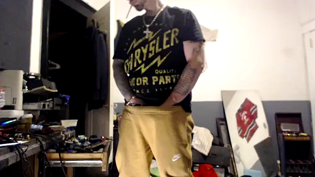 Snapshot of sledge901 chatting on January 7, 5:54 am sledge901 online show from January 7, 5:54 am