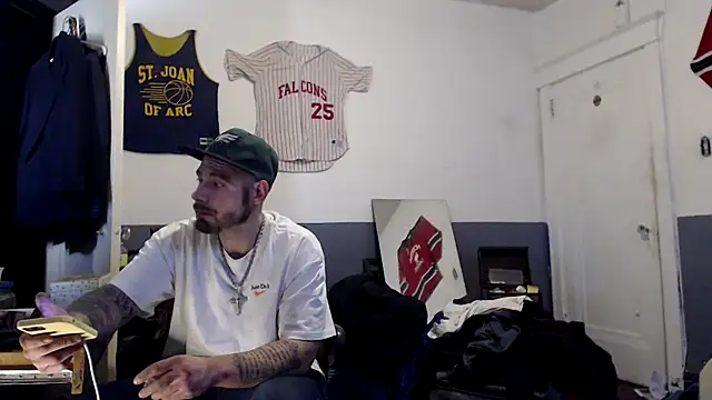 Snapshot of sledge901 chatting on January 27, 7:35 pm sledge901 online show from January 27, 7:35 pm