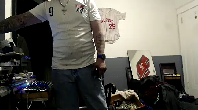 Snapshot of sledge901 chatting on February 2, 9:40 am sledge901 online show from February 2, 9:40 am