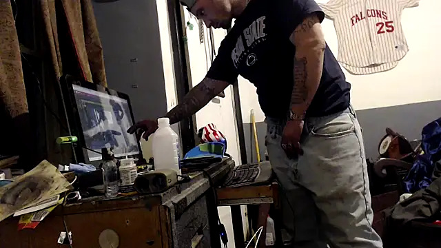 Snapshot of sledge901 chatting on November 6, 11:59 pm sledge901 online show from November 6, 11:59 pm