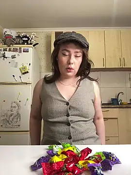 Snapshot of Golumm chatting on September 10, 9:04 pm Golumm online show from September 10, 9:04 pm