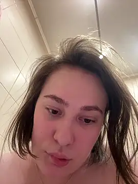 Snapshot of Golumm chatting on October 31, 1:23 pm Golumm online show from October 31, 1:23 pm