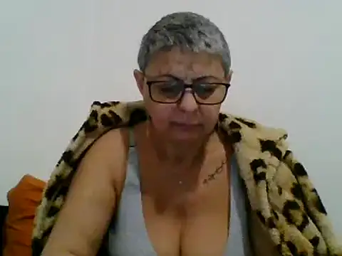Snapshot of roseblak42 chatting on February 6, 6:35 pm roseblak42 online show from February 6, 6:35 pm