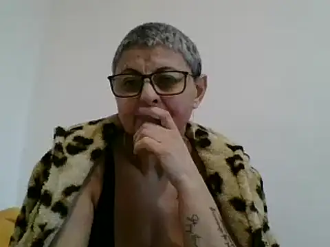 Snapshot of roseblak42 chatting on February 10, 3:10 pm roseblak42 online show from February 10, 3:10 pm