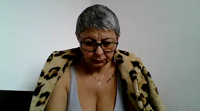 Snapshot of roseblak42 chatting on March 2, 9:10 am roseblak42 online show from March 2, 9:10 am