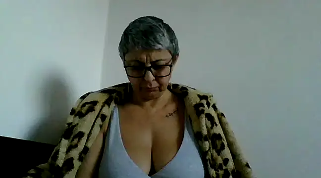 Snapshot of roseblak42 chatting on March 9, 3:27 pm roseblak42 online show from March 9, 3:27 pm