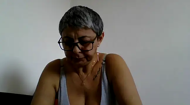 Snapshot of roseblak42 chatting on March 10, 9:32 am roseblak42 online show from March 10, 9:32 am