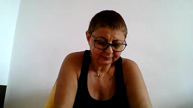 Snapshot of roseblak42 chatting on September 15, 11:10 am roseblak42 online show from September 15, 11:10 am