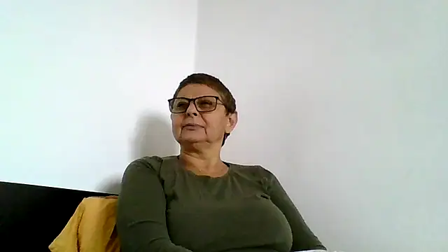 Snapshot of roseblak42 chatting on October 7, 12:24 pm roseblak42 online show from October 7, 12:24 pm