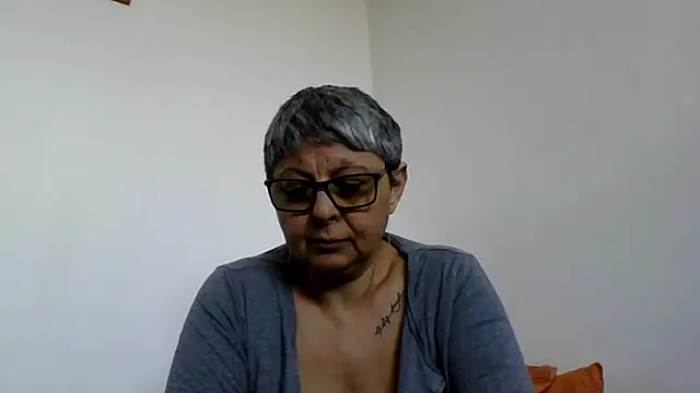 roseblak42 online show from March 6, 10:34 am