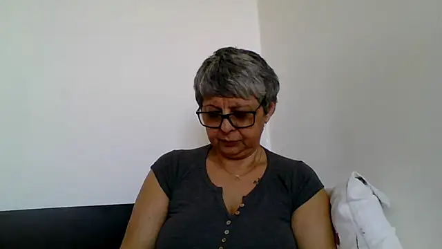 roseblak42 online show from April 7, 8:04 am