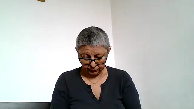 Snapshot of roseblak42 chatting on April 22, 10:28 am roseblak42 online show from April 22, 10:28 am