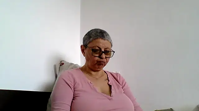 Snapshot of roseblak42 chatting on April 24, 9:01 am roseblak42 online show from April 24, 9:01 am