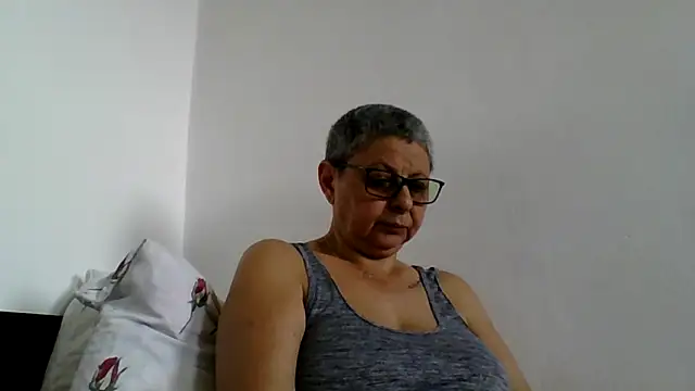 Snapshot of roseblak42 chatting on June 30, 9:43 am roseblak42 online show from June 30, 9:43 am
