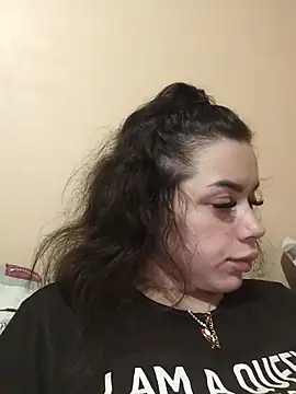 LovelyJulliette online show from February 16, 1:05 pm