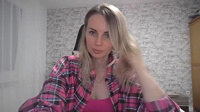 AlissonBia online show from September 15, 8:42 pm