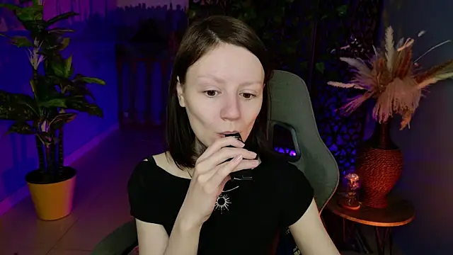 VeliraBraitberg online show from June 7, 5:44 am