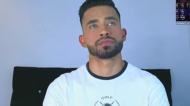 Snapshot of dereck_hotsoon chatting on December 12, 1:10 am dereck hotsoon online show from December 12, 1:10 am