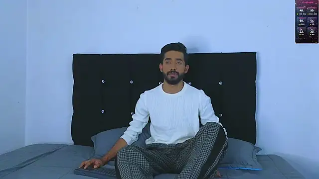 Snapshot of dereck_hotsoon chatting on January 30, 12:39 am dereck hotsoon online show from January 30, 12:39 am