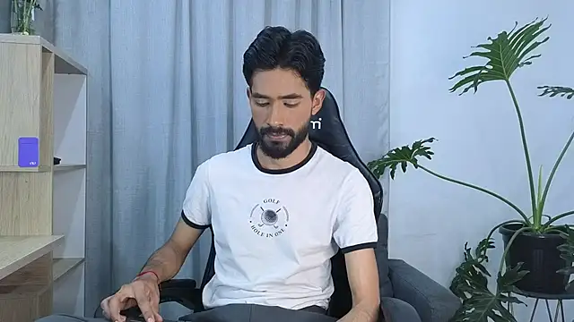 Snapshot of dereck_hotsoon chatting on February 27, 1:05 am dereck hotsoon online show from February 27, 1:05 am