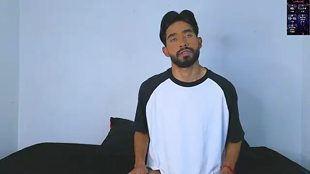 Snapshot of dereck_hotsoon chatting on March 21, 12:07 am dereck hotsoon online show from March 21, 12:07 am