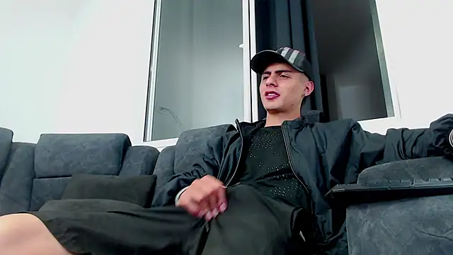 Stiven CL online show from October 5, 10:40 pm