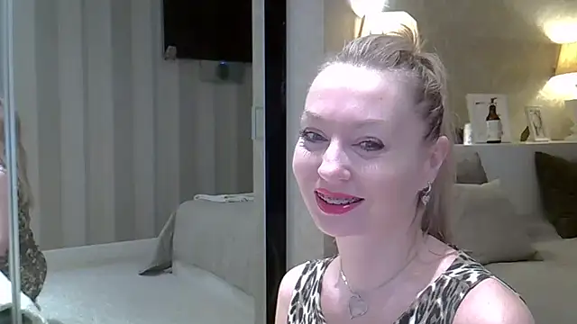 Snapshot of ZarinaSwift chatting on January 9, 4:30 am ZarinaSwift online show from January 9, 4:30 am