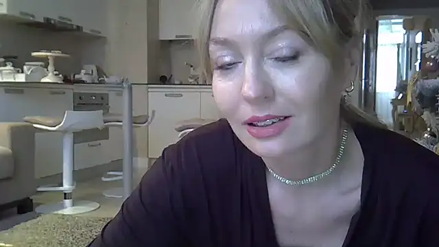 Snapshot of ZarinaSwift chatting on January 11, 9:36 am ZarinaSwift online show from January 11, 9:36 am