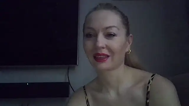 Snapshot of ZarinaSwift chatting on January 18, 4:04 am ZarinaSwift online show from January 18, 4:04 am