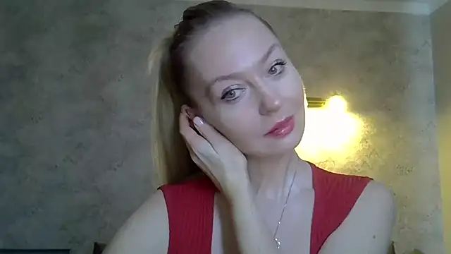 Snapshot of ZarinaSwift chatting on February 9, 5:19 am ZarinaSwift online show from February 9, 5:19 am