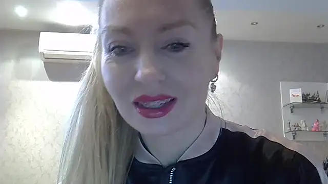 Snapshot of ZarinaSwift chatting on February 28, 4:43 am ZarinaSwift online show from February 28, 4:43 am