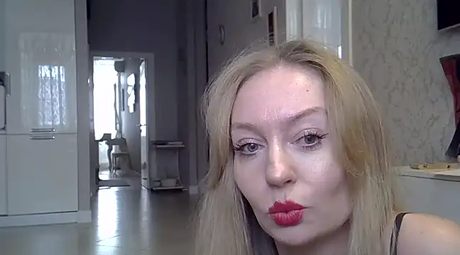 Snapshot of ZarinaSwift chatting on March 20, 5:02 am ZarinaSwift online show from March 20, 5:02 am
