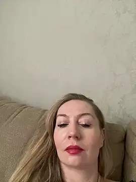 Snapshot of ZarinaSwift chatting on March 20, 8:09 am ZarinaSwift online show from March 20, 8:09 am
